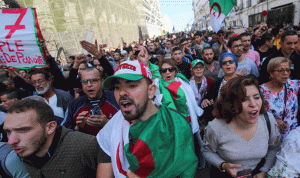 الاحتجاجات في الجزائر مستمرة لإلغاء الانتخابات الرئاسية