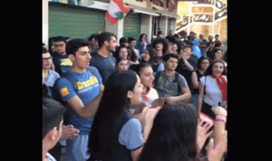 المتظاهرون أمام مركز الضمان في جونية: “الطريق مسكر يا حلو”! (بالفيديو)