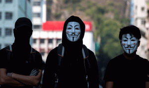 هل يُمنع المتظاهرون في هونغ كونغ من ارتداء أقنعة؟
