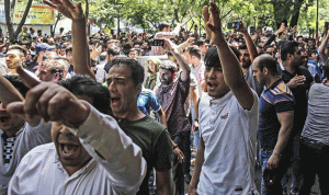 ما بين تظاهرات إيران والشارع اللبناني