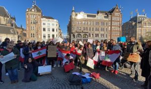 تظاهرة ثالثة للبنانيين في هولندا دعمًا للثورة (صور)