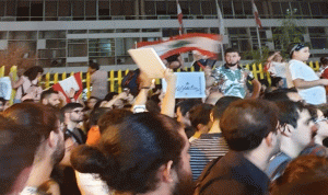 بالفيديو والصور: ثورة أمام كهرباء لبنان في الجميزة