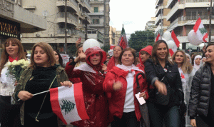 مسيرة لنساء طرابلس تضامنًا مع أمهات عين الرمانة والشياح