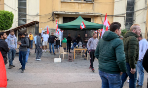 الجيش فتح طرق طرابلس ومحتجون يتجمعون أمام “المالية”