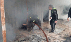 إخماد حريق نتيجة احتكاك كهربائي في حلبا