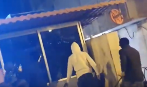 بالفيديو: تحطيم مكتب حرس مفتي طرابلس ليلاً