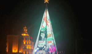 بالصورة: إضاءة شجرة الميلاد في ساحة الشهداء