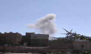 انفجار يستهدف عرضا عسكريا جنوب اليمن (بالصور والفيديو)