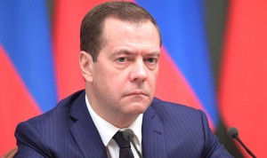 ميدفيديف يحذر: الهجوم على القرم يعني تصعيدًا للنزاع