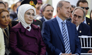 زوجة أردوغان تعزي أهالي ضحايا الزلزال