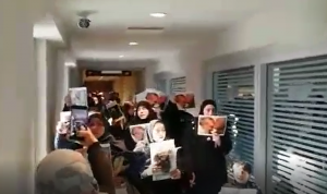 بالفيديو: نساء يتضامنّ مع سليماني في مطار بيروت!