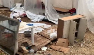 بالفيديو: الإعتداء على خيمة الثورة في مرج بسري