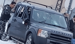 بالفيديو- سيارة تحاول دهس المحتجين على طريق ضهر البيدر!