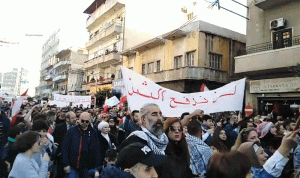 بالفيديو: انطلاق مسيرة من الدورة رفضًا لتكليف دياب