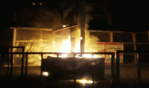 احراق مجسم الثورة في النبطية (بالفيديو)