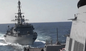 بالفيديو: اصطدام بين سفينة أميركية وروسية في بحر العرب