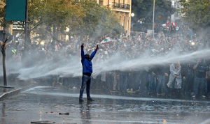 الأيام الأكثر دموية من الانتفاضة: السياسيون مشغولون بـ«حماية» العاصمة