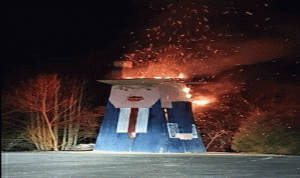 بالفيديو: احراق تمثال لترامب في سلوفينيا