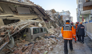 زلزال عنيف يضرب غرب تركيا