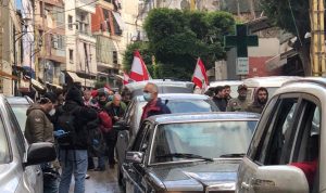 في وسط بيروت.. تظاهرات والقاء مفرقعات نارية باتجاه ساحة النجمة