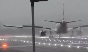 بالفيديو: هبوط رائع لطائرة الـMEA في مطار هيثرو