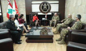 قائد الجيش التقى سفيرة شؤون المرأة والسلام والأمن