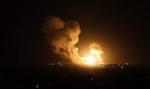 10 قتلى بغارات إسرائيلية على أهداف في سوريا