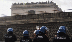 “كورونا” يشعل سجون إيطاليا (فيديو)