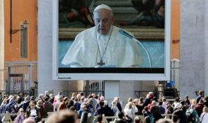 للمرة الأولى.. البابا يلقى العظة عبر الانترنت متعاطفا مع مصابي كورونا (بالفيديو)
