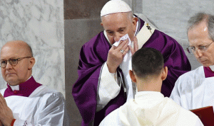 هل أصيب البابا فرنسيس بفيروس كورونا؟