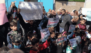 اعتصام للمهجرين الفلسطينيين من سوريا امام مكتب الاونروا