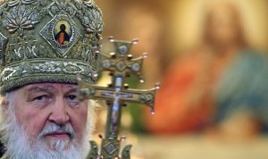 بطريرك روسيا يدعو المؤمنين لعدم التردد إلى الكنائس
