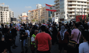 تجمّع في ساحة الشهداء احتجاجًا على الأوضاع