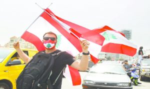 المجلس يخرق “التعبئة”.. والثوار يواجهون “بكمّامات” علم لبنان