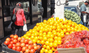 ارتفاع أسعار الخضار والفاكهة بشكل هستيري