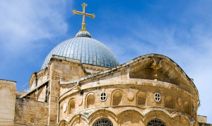 كنيسة القيامة في القدس تعيد فتح أبوابها الأحد