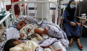 أفغانية ترضع 20 طفلا بعد مقتل أمهاتهم