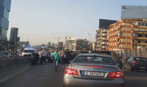 انقلاب “بيك أب” على جسر انطلياس – المسلك الشرقي (فيديو)