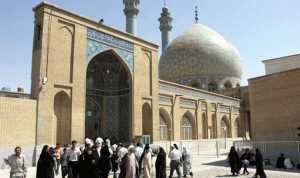 إيران تعيد السماح بالصلوات الجماعية في المساجد