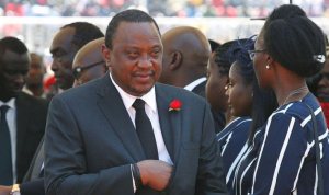 رئيس كينيا يمنع التنقلات مع تنزانيا والصومال بسبب “كورونا”