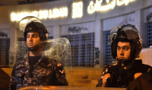 احتجاجات بيروت تصطدم بعقدة سلاح “الحزب”