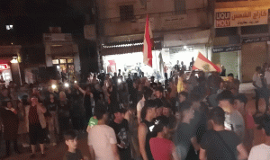 محتجون يقطعون طريق شارع بشارة الخوري في بعلبك