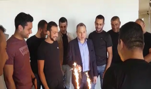 مفاجأة لباسيل في عيد ميلاده.. “رجّع الشمعة كرمال النحس!” (فيديو)