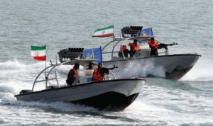 زوارق إيرانية طوّقت سفينتين للبحرية الأميركية في الخليج