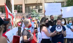 بالفيديو: اعتصام أمام قصر العدل اعتراضاً على عدم توقيع التشكيلات القضائية