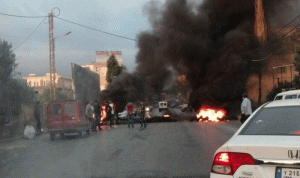 محتجون يقطعون طريق الضنية في طرابلس