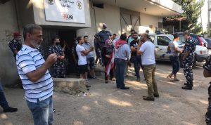تظاهرات أمام “كهرباء لبنان”: “أي اثنين رح تتحسن الكهربا؟”