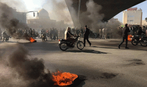 تظاهرات في إيران.. وإطلاق الغاز المسيل للدموع لتفريقها