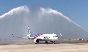 بالفيديو: مطار شارل ديغول يحتفل بوصول طائرة الـ”MEA”!