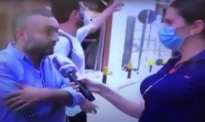 بالفيديو: مدير مكتب نقولا الصحناوي يصفع شاباً على الهواء!